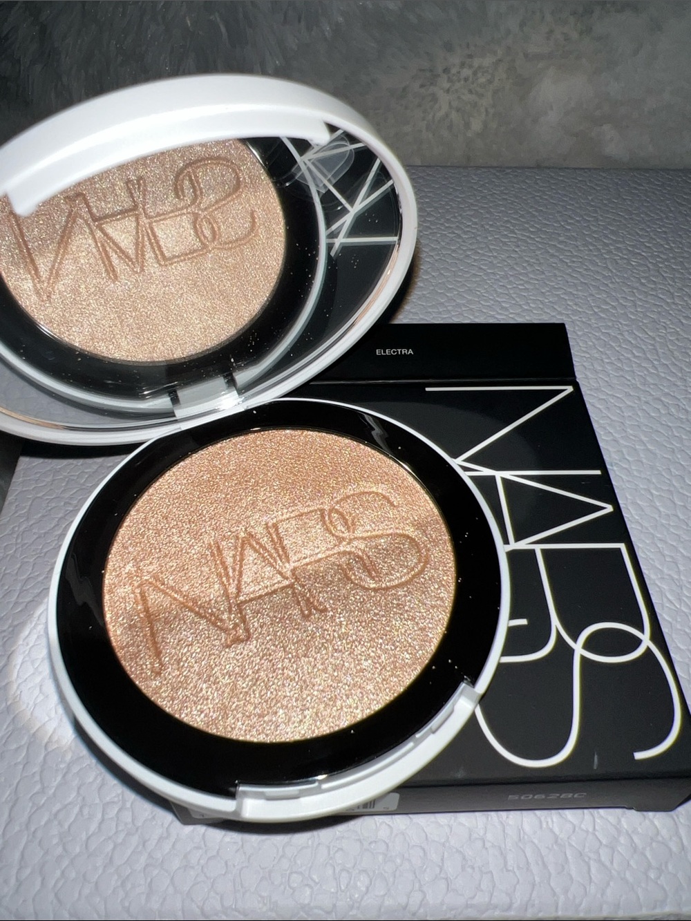 NARS Light Reflecting Luminizing Powder- Electra ( Champagne)